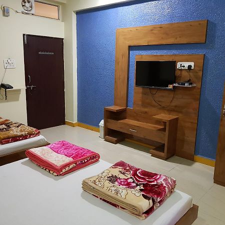 Hotel Shri Radhe Krishna Godarpura Экстерьер фото
