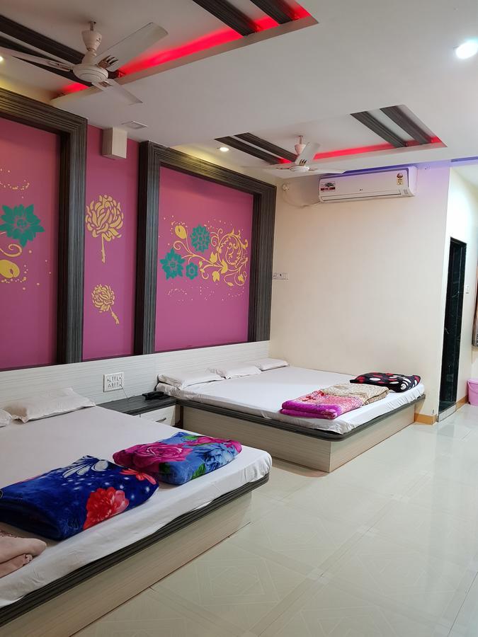 Hotel Shri Radhe Krishna Godarpura Экстерьер фото