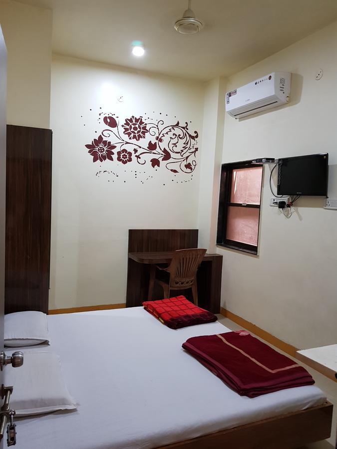 Hotel Shri Radhe Krishna Godarpura Экстерьер фото