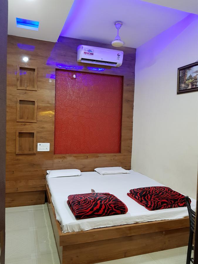 Hotel Shri Radhe Krishna Godarpura Экстерьер фото
