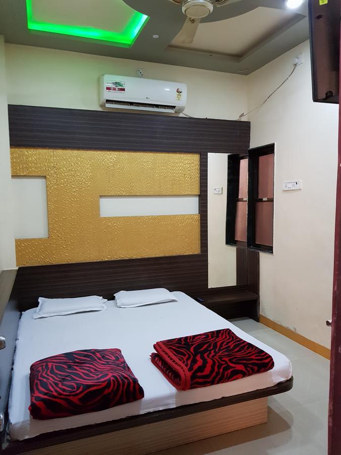 Hotel Shri Radhe Krishna Godarpura Экстерьер фото