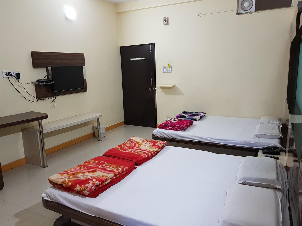 Hotel Shri Radhe Krishna Godarpura Экстерьер фото