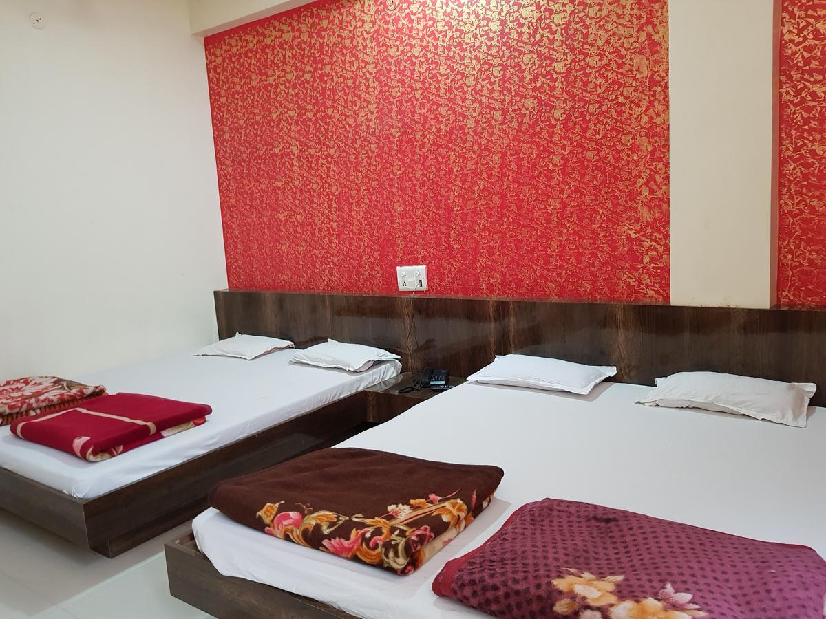 Hotel Shri Radhe Krishna Godarpura Экстерьер фото