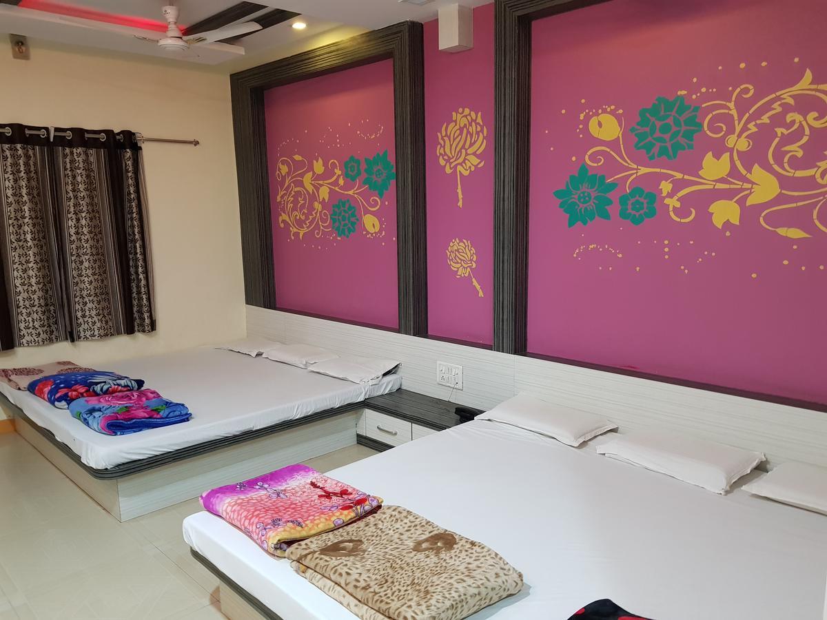 Hotel Shri Radhe Krishna Godarpura Экстерьер фото